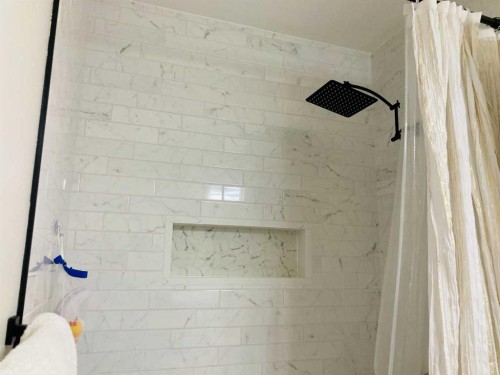 36 Pineview Road, Whitecourt, AB - Indoor Photo Showing Bathroom