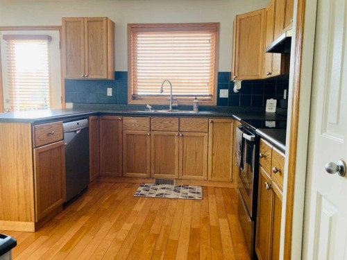36 Pineview Road, Whitecourt, AB - Indoor Photo Showing Kitchen With Double Sink