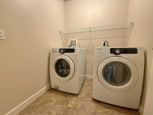 305-109 Seabolt Drive, Hinton, AB - Indoor Photo Showing Laundry Room