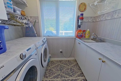4102 Hees Drive, Athabasca, AB - Indoor Photo Showing Laundry Room
