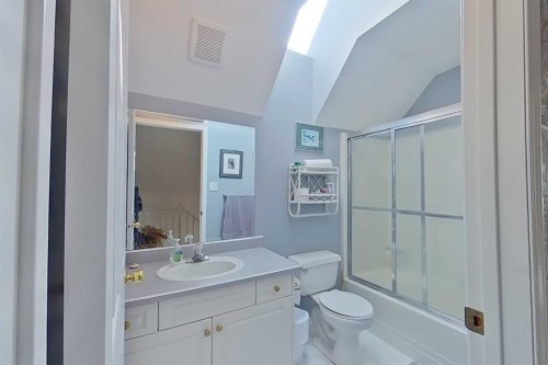 4102 Hees Drive, Athabasca, AB - Indoor Photo Showing Bathroom