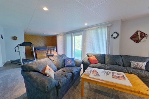 4102 Hees Drive, Athabasca, AB - Indoor Photo Showing Living Room