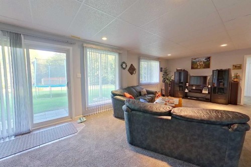 4102 Hees Drive, Athabasca, AB - Indoor Photo Showing Living Room