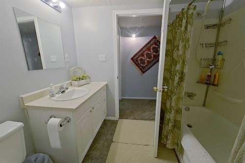4102 Hees Drive, Athabasca, AB - Indoor Photo Showing Bathroom