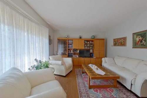 4102 Hees Drive, Athabasca, AB - Indoor Photo Showing Living Room