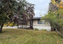 5423 46 Street  Whitecourt, AB T7S 1G6