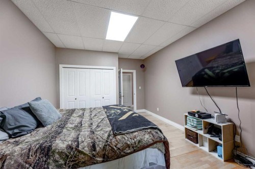 6-24426 East River Road, Hinton, AB - Indoor Photo Showing Bedroom