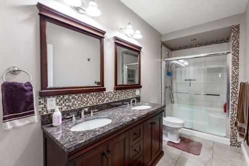 6-24426 East River Road, Hinton, AB - Indoor Photo Showing Bathroom