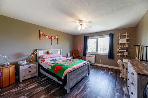 6-24426 East River Road, Hinton, AB - Indoor Photo Showing Bedroom