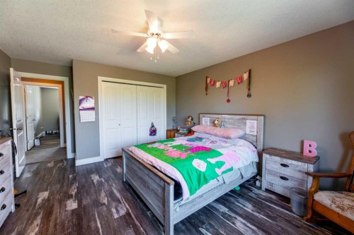 6-24426 East River Road, Hinton, AB - Indoor Photo Showing Bedroom
