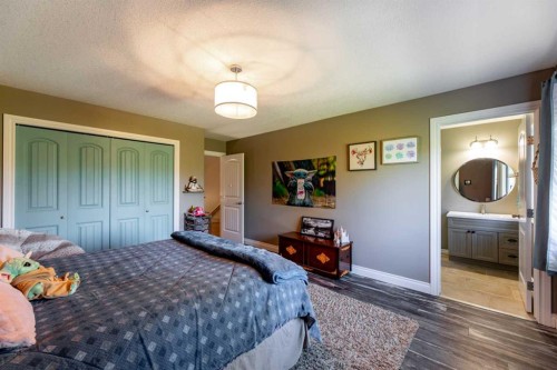 6-24426 East River Road, Hinton, AB - Indoor Photo Showing Bedroom
