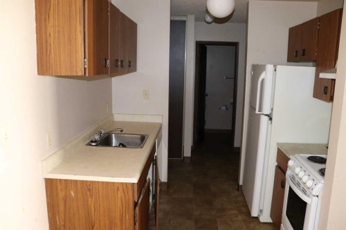 205-1221B West Haven Drive, Edson, AB - Indoor Photo Showing Kitchen