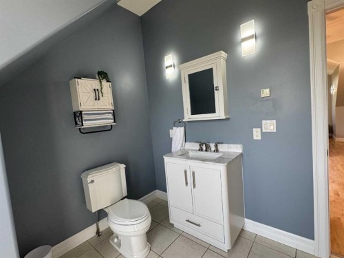 100 Aspen Drive, Athabasca, AB - Indoor Photo Showing Bathroom