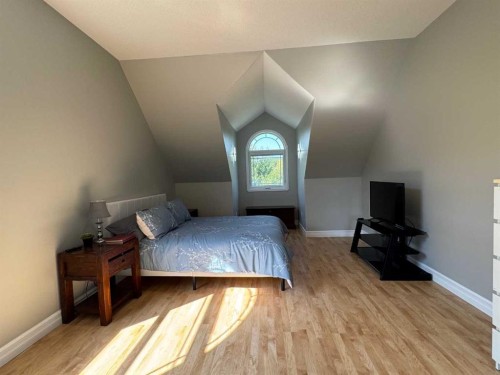 100 Aspen Drive, Athabasca, AB - Indoor Photo Showing Bedroom