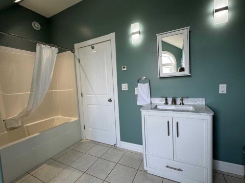 100 Aspen Drive, Athabasca, AB - Indoor Photo Showing Bathroom