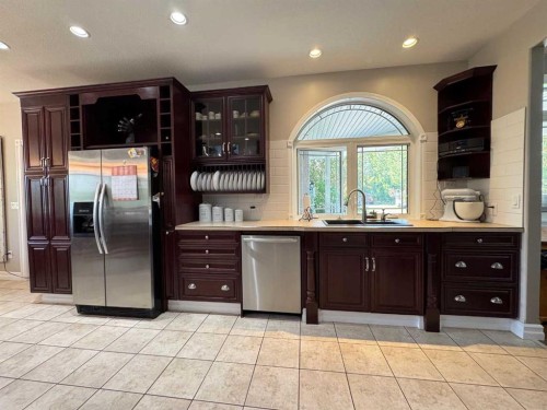 100 Aspen Drive, Athabasca, AB - Indoor Photo Showing Kitchen