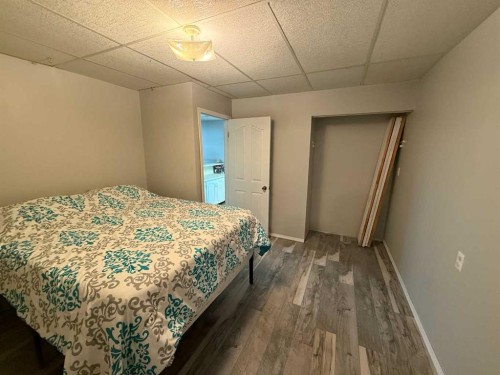 106 West River Road, Hinton, AB - Indoor Photo Showing Bedroom