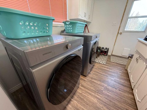 106 West River Road, Hinton, AB - Indoor Photo Showing Laundry Room