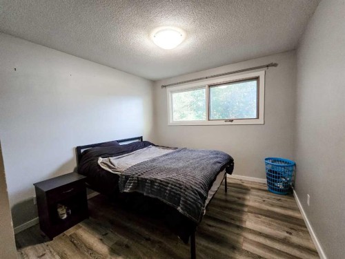 4006 4 Avenue, Edson, AB - Indoor Photo Showing Bedroom