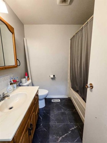 4006 4 Avenue, Edson, AB - Indoor Photo Showing Bathroom