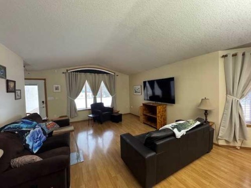 6336 15 Avenue South, Edson, AB - Indoor Photo Showing Living Room