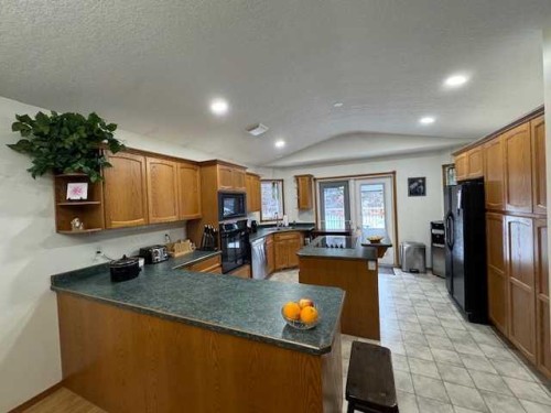 6336 15 Avenue South, Edson, AB - Indoor Photo Showing Kitchen