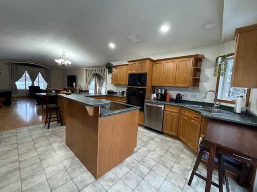 6336 15 Avenue South, Edson, AB - Indoor Photo Showing Kitchen With Double Sink