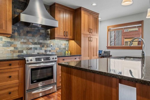 7 Creekside Mews, Canmore, AB - Indoor Photo Showing Kitchen