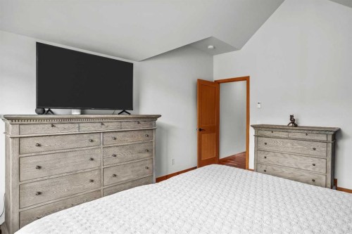 7 Creekside Mews, Canmore, AB - Indoor Photo Showing Bedroom