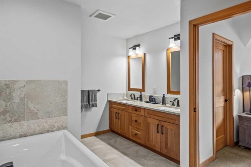 7 Creekside Mews, Canmore, AB - Indoor Photo Showing Bathroom