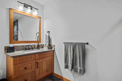 7 Creekside Mews, Canmore, AB - Indoor Photo Showing Bathroom