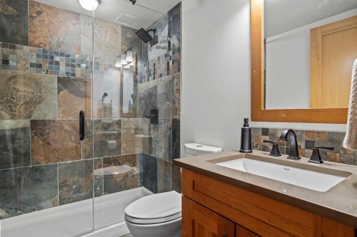 7 Creekside Mews, Canmore, AB - Indoor Photo Showing Bathroom