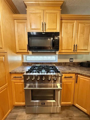 114 Poplar Drive, Whitecourt, AB - Indoor Photo Showing Kitchen