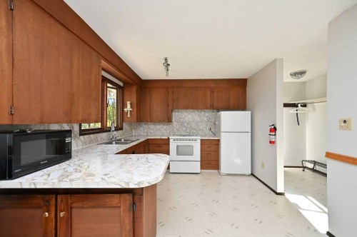 640052 Range Road 233, Rural Athabasca County, AB - Indoor Photo Showing Kitchen With Double Sink