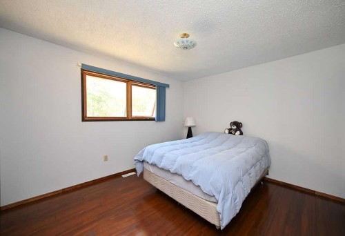 640052 Range Road 233, Rural Athabasca County, AB - Indoor Photo Showing Bedroom