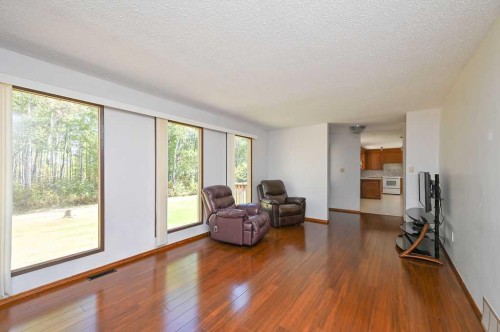 640052 Range Road 233, Rural Athabasca County, AB - Indoor Photo Showing Living Room