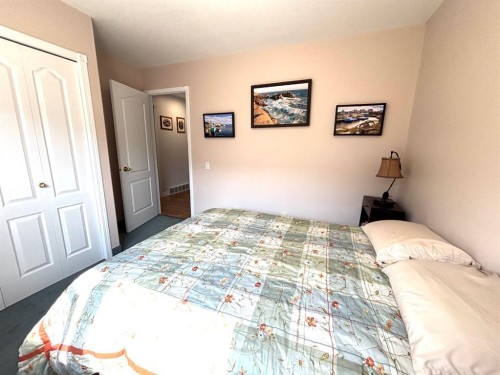106 Borys Place, Hinton, AB - Indoor Photo Showing Bedroom