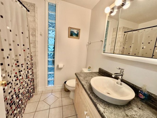 106 Borys Place, Hinton, AB - Indoor Photo Showing Bathroom