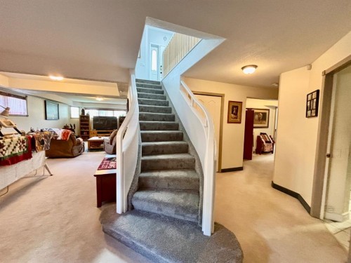 106 Borys Place, Hinton, AB - Indoor Photo Showing Other Room