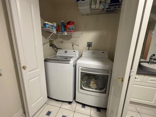 106 Borys Place, Hinton, AB - Indoor Photo Showing Laundry Room