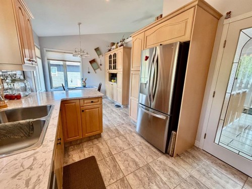106 Borys Place, Hinton, AB - Indoor Photo Showing Kitchen With Double Sink