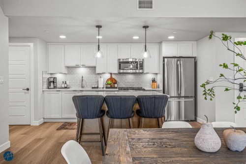 1217-200 2 Avenue, Dead Man'S Flats, AB - Indoor Photo Showing Kitchen With Upgraded Kitchen