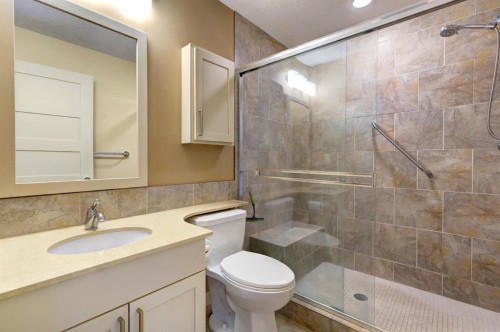 203-901 8Th Avenue, Canmore, AB - Indoor Photo Showing Bathroom