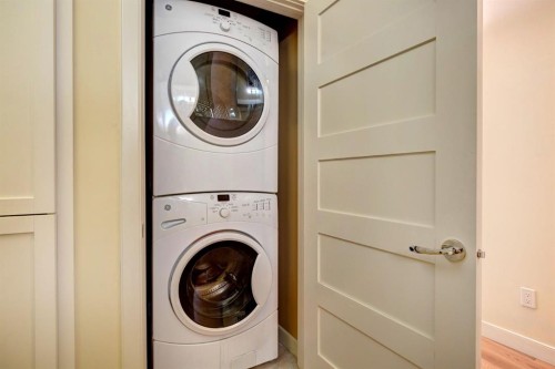 203-901 8Th Avenue, Canmore, AB - Indoor Photo Showing Laundry Room