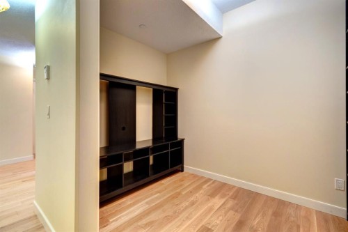 203-901 8Th Avenue, Canmore, AB - Indoor Photo Showing Other Room