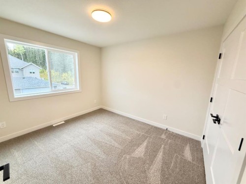 328B Boutin Avenue, Hinton, AB - Indoor Photo Showing Other Room