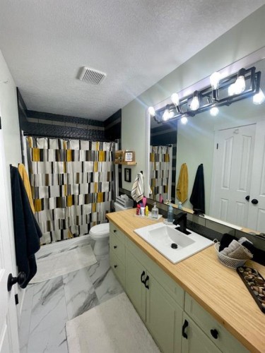 5108 18 Avenue, Edson, AB - Indoor Photo Showing Bathroom