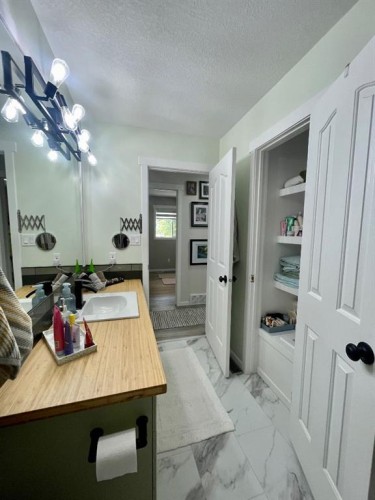 5108 18 Avenue, Edson, AB - Indoor Photo Showing Bathroom