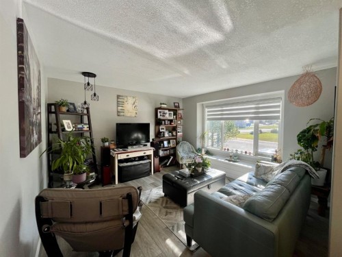5108 18 Avenue, Edson, AB - Indoor Photo Showing Living Room