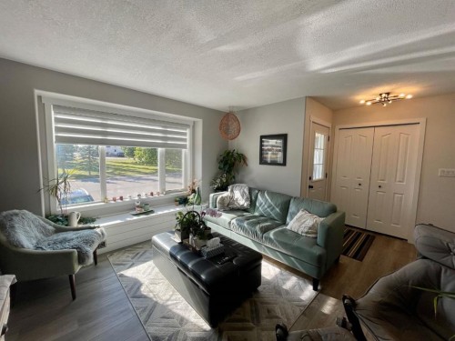 5108 18 Avenue, Edson, AB - Indoor Photo Showing Living Room